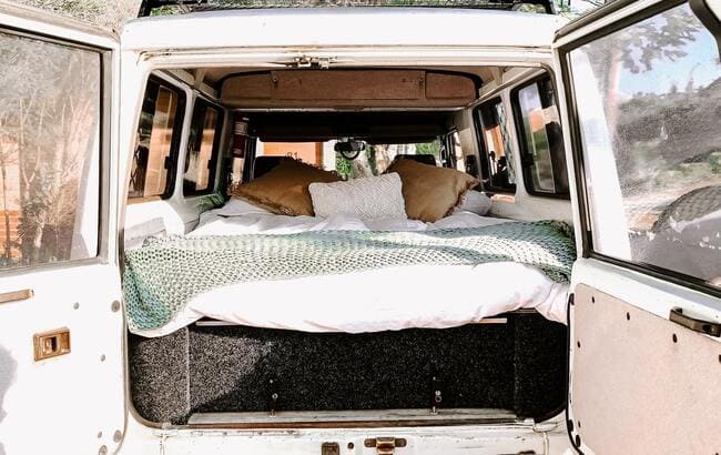 Mousse polyester à découper EA - conception lit, banquette & sellerie en  fourgon, van, bateau & camping-car